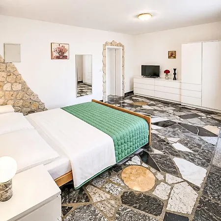 Apartmán Ein Im Zweirosen By Interhome *