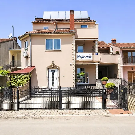 Ein Im Zweirosen By Interhome Apartmán